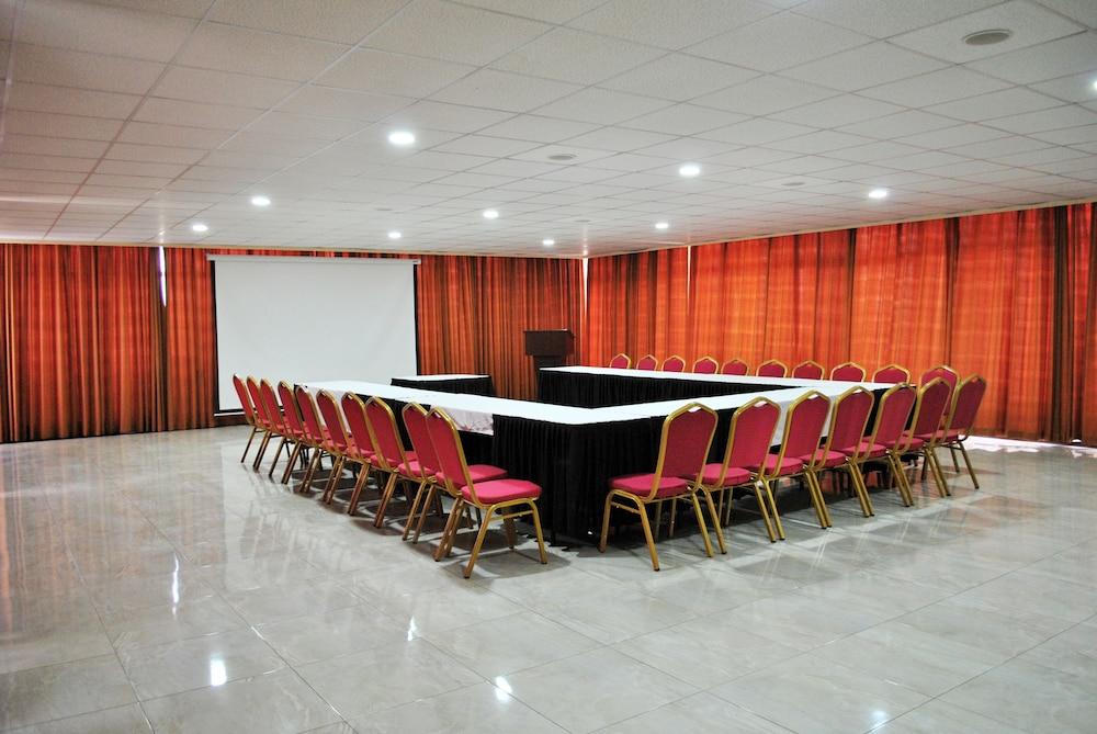 The Monarch Hotel Nairobi Exterior photo